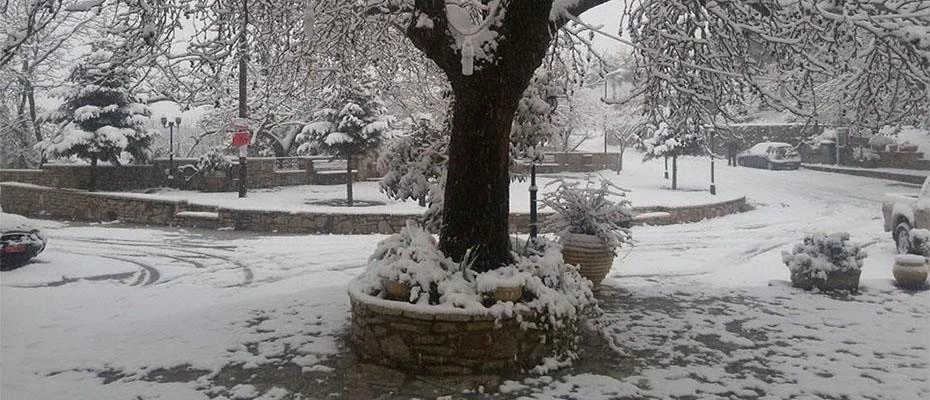 Οι χιονισμένες κορυφές της Αργολίδα στη δύση του ήλιο – Δείτε τις εικόνες